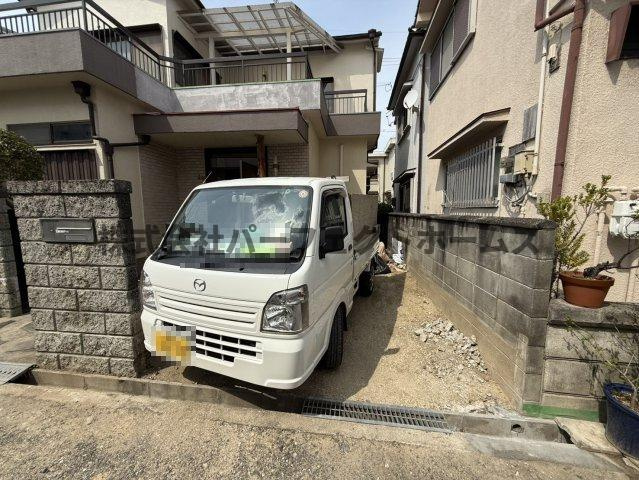 高田2丁目戸建　賃貸の駐車場|駐車場があるので、車を買う予定の方も安心です