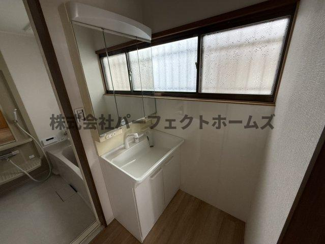 高田2丁目戸建　賃貸の独立洗面台|朝の身支度には欠かせない独立洗面化粧台