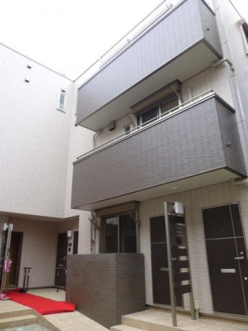 シャルールの外観
