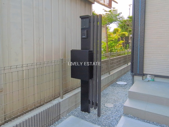 草加市中根3丁目 新築分譲住宅のその他|インターホン機能付き門柱
