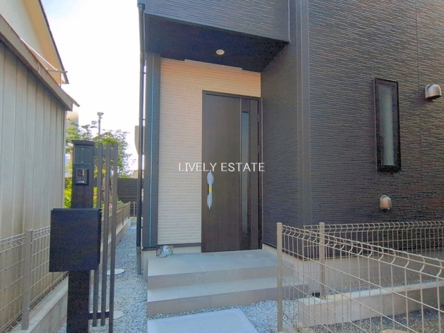 草加市中根3丁目 新築分譲住宅の玄関