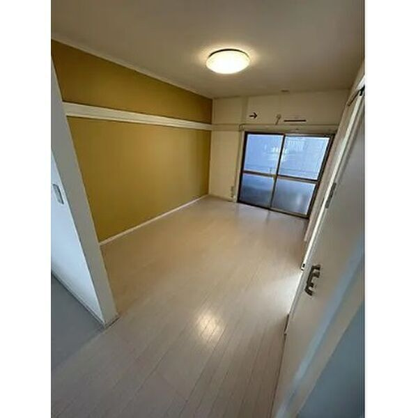 ハイツ早川の居間・リビング