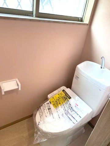 毛呂山戸建てBのトイレ|落ち着いた色調のトイレです