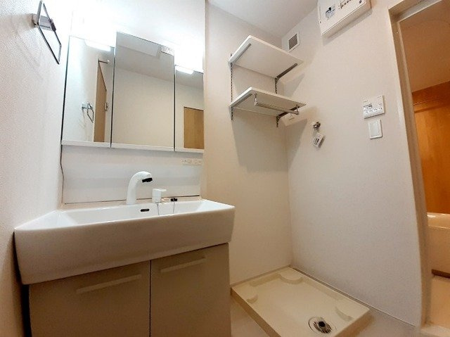 オークランド　シャルマンＡの洗面所|脱衣スペースもあります