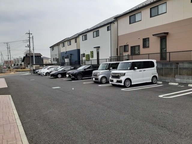 サンリット　ヴィラ　Ｂの駐車場|駐車場があるので、車を買う予定の方も安心です