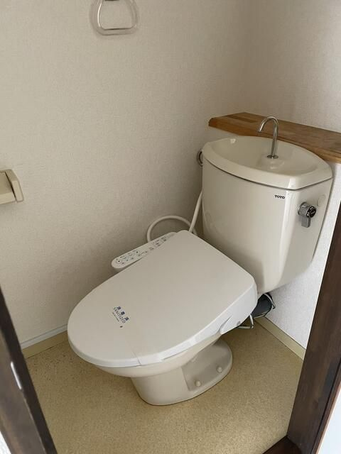 海老名市大谷北３丁目のアパートのトイレ