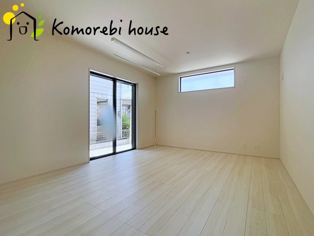 白岡市篠津　新築一戸建て　リーブルガーデン　01の居間・リビング|ゆったりとしたリビングです