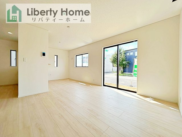 かすみがうら市下稲吉第15　新築戸建　5号棟の駐車場
