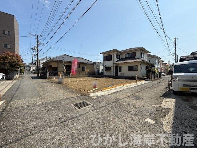 平塚市立野町　新築戸建　全２棟の前面道路含む現地写真|3月28日撮影　建築中　現地外観