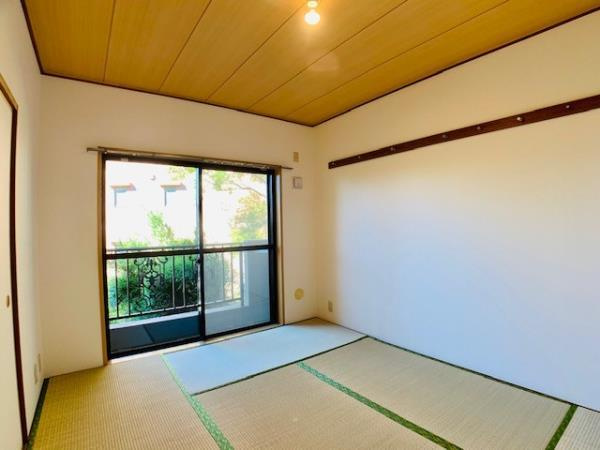 ヒルハイツ妙蓮寺の居間・リビング