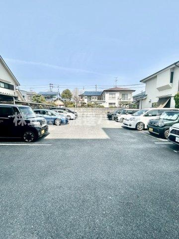 ヴェルデエスパシオの駐車場