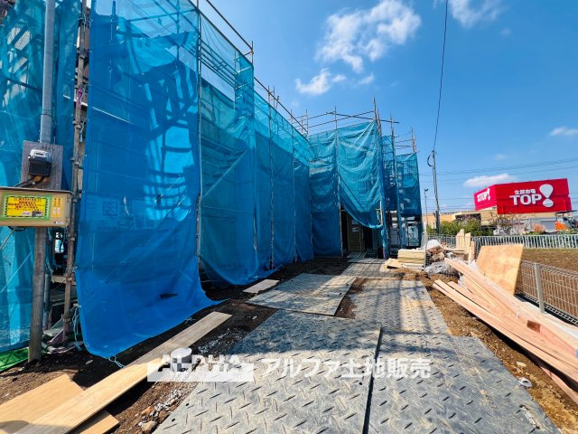 昭島市福島町２丁目新築　A号棟の前面道路含む現地写真|【A warm space】◆心がほどける場所◆
ゆとりある空間が、日常に静かな余白をつくる住まい。人を迎えることが自然になり、暮らしのリズムも穏やかに整っていく。