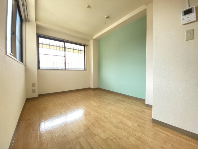 デュエットマルチョウの洋室