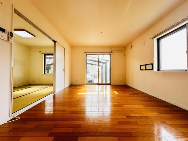 秦野市曽屋　中古一戸建ての居間・リビング