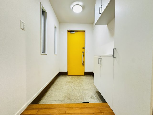 秦野市曽屋　中古一戸建ての玄関