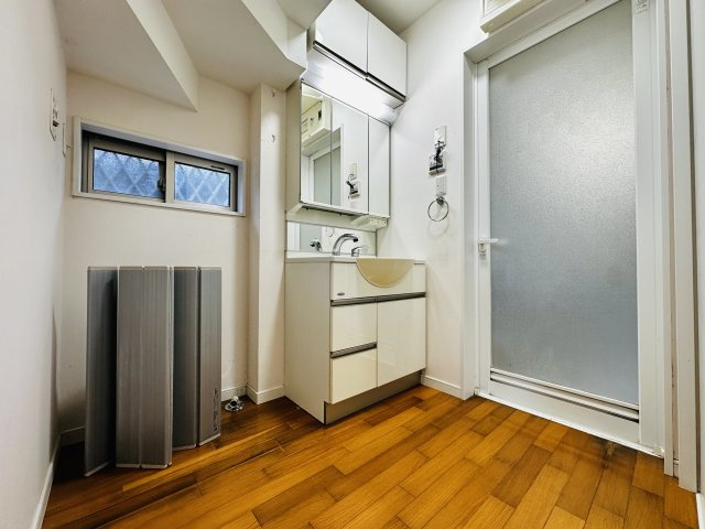 秦野市曽屋　中古一戸建ての独立洗面台