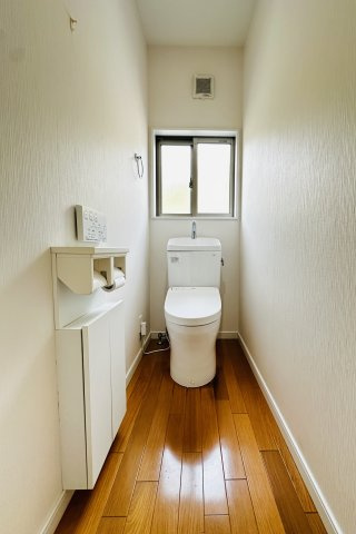 秦野市曽屋　中古一戸建てのトイレ