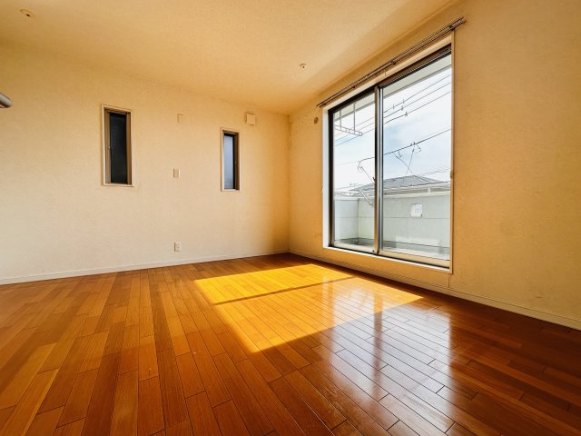 秦野市曽屋　中古一戸建ての洋室