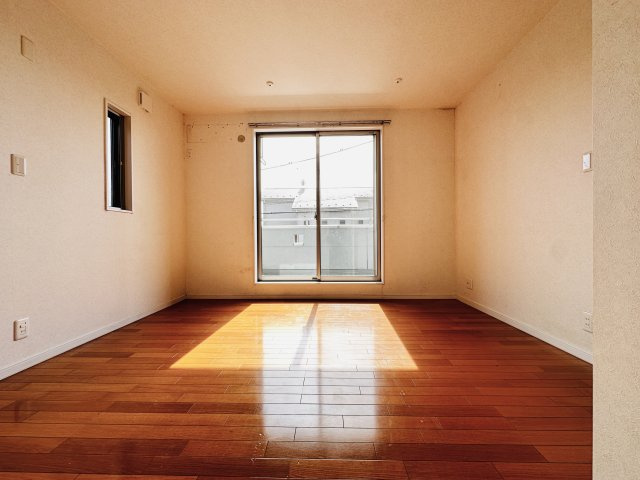 秦野市曽屋　中古一戸建ての洋室