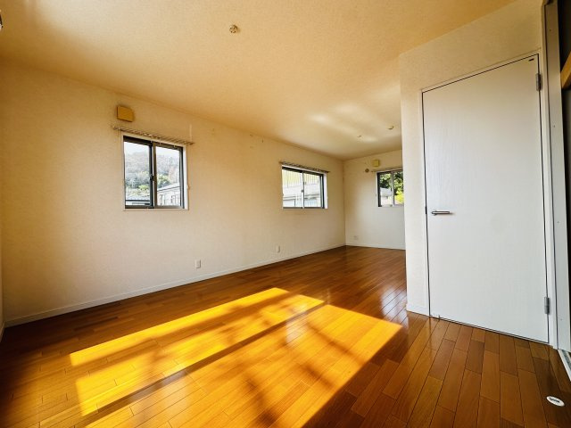 秦野市曽屋　中古一戸建ての洋室