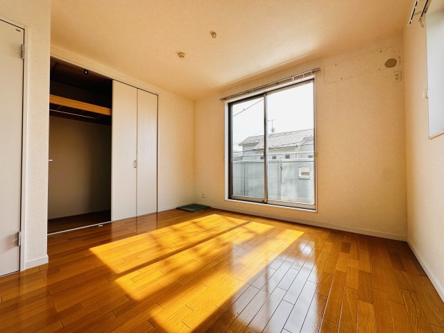 秦野市曽屋　中古一戸建ての洋室