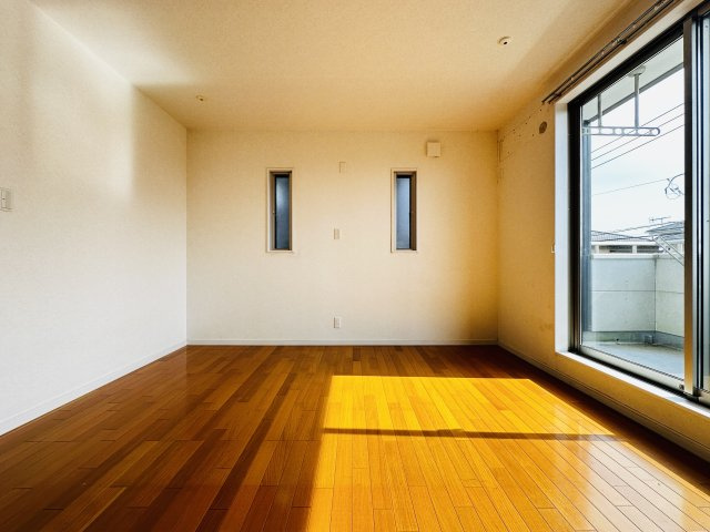 秦野市曽屋　中古一戸建ての洋室