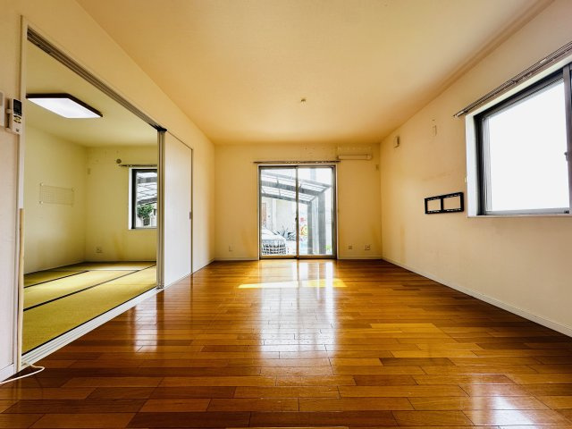 秦野市曽屋　中古一戸建ての居間・リビング