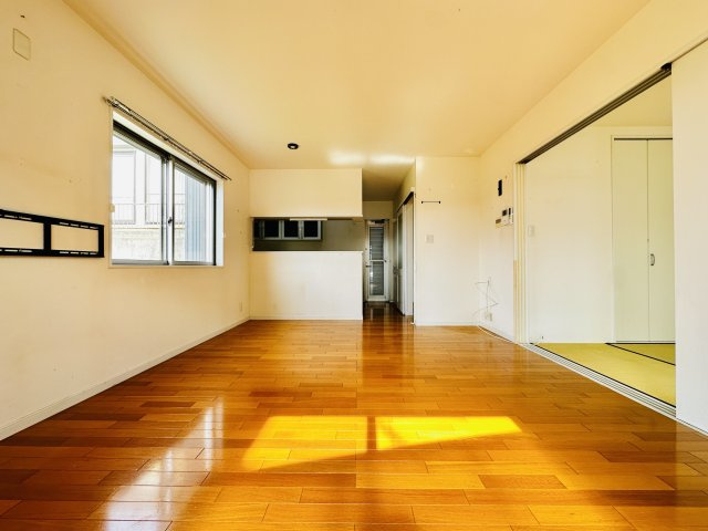 秦野市曽屋　中古一戸建ての居間・リビング