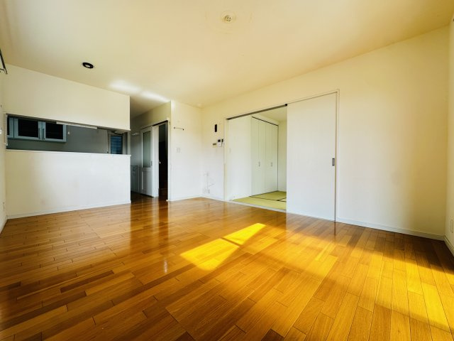 秦野市曽屋　中古一戸建ての居間・リビング