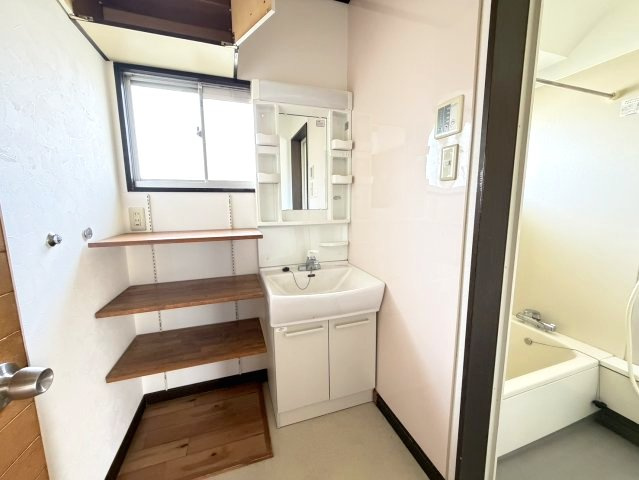 土いじりが好きな方へ！広々庭付き中古平屋in那須塩原の洗面所|使いやすい洗面所です