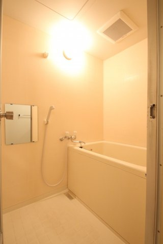 エレガンス三鷹の浴室