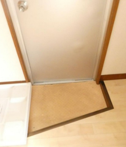 ハイツ三愛の玄関