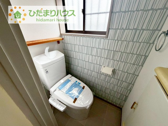 【トイレ】 | つくばみらい市谷井田1期　中古戸建 | 小窓が付いているので、トイレも明るい空間になっております♪