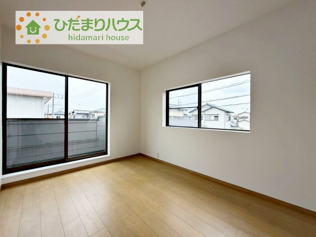 【洋室】 | つくばみらい市谷井田1期　中古戸建 | 夏場に心地良いひんやり感はフローリングならでは☆彡