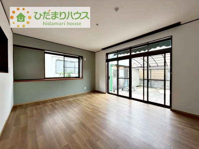 【居間・リビング】 | つくばみらい市谷井田1期　中古戸建 | お子様が元気に遊べる広々としたリビングです！