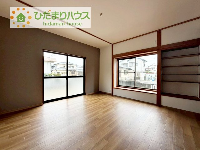 【洋室】 | つくばみらい市谷井田1期　中古戸建 | お掃除しやすく、清潔感を保てるのでダニも発生しにくいフローリング♪