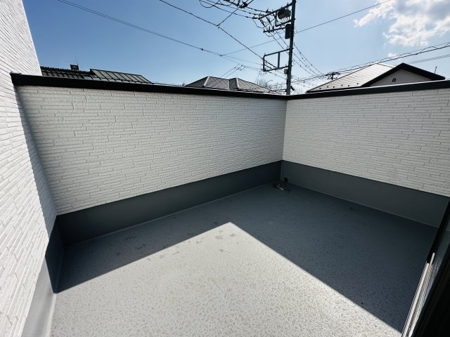 秦野市曽屋3期　新築戸建　全18棟2号棟のバルコニー