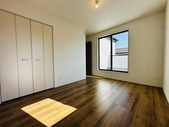 秦野市曽屋3期　新築戸建　全18棟2号棟の洋室