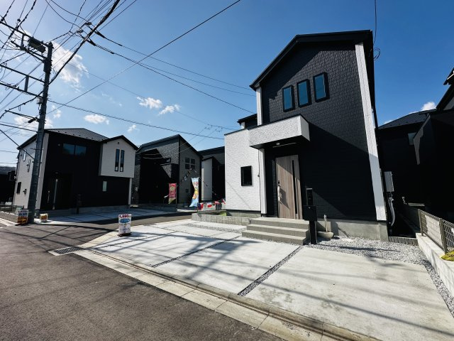 秦野市曽屋3期　新築戸建　全18棟2号棟の前面道路含む現地写真