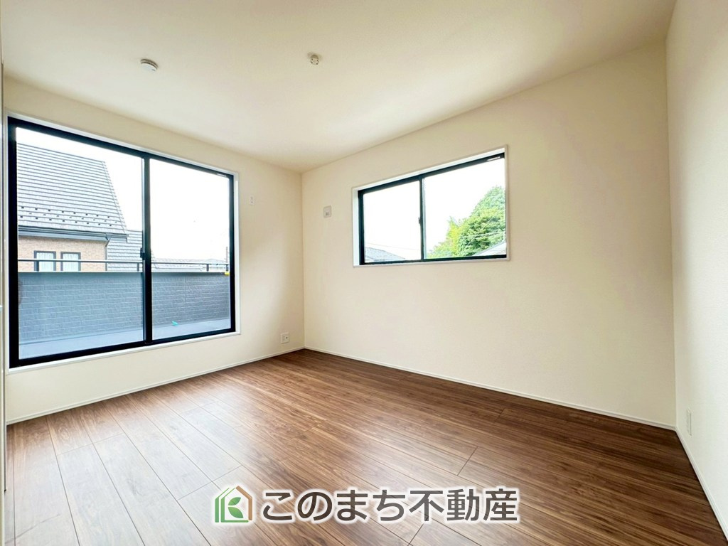 LiveleGarden.S宇都宮西川田南第8の洋室|採光も確保されたお部屋です。大きいベッドを置いても余裕のあるゆとり空間。
