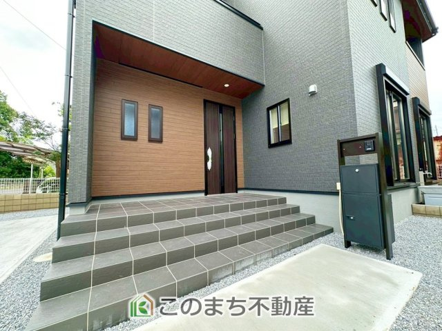 LiveleGarden.S宇都宮西川田南第8の玄関|玄関周りは家の顔！スタイリッシュな玄関が特徴です！
