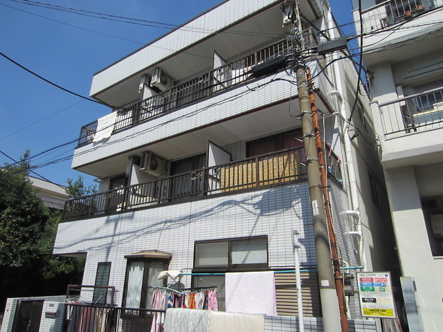 伸和ハイツの外観|落ち着いた住宅街に所在します♪