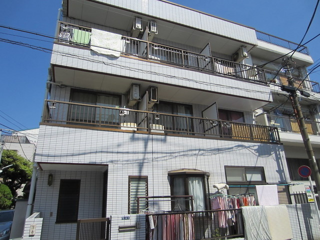 伸和ハイツの外観|とっても明るい居室です♪