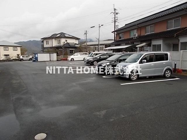 アルメールＣの駐車場|駐車場＆駐輪場もスペースがあります◎