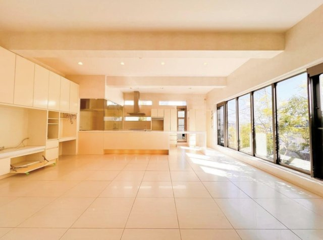 Kamakura Atelier Houseｰ鎌倉市笛田の居間・リビング