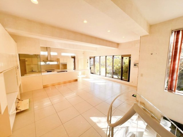 Kamakura Atelier Houseｰ鎌倉市笛田の居間・リビング