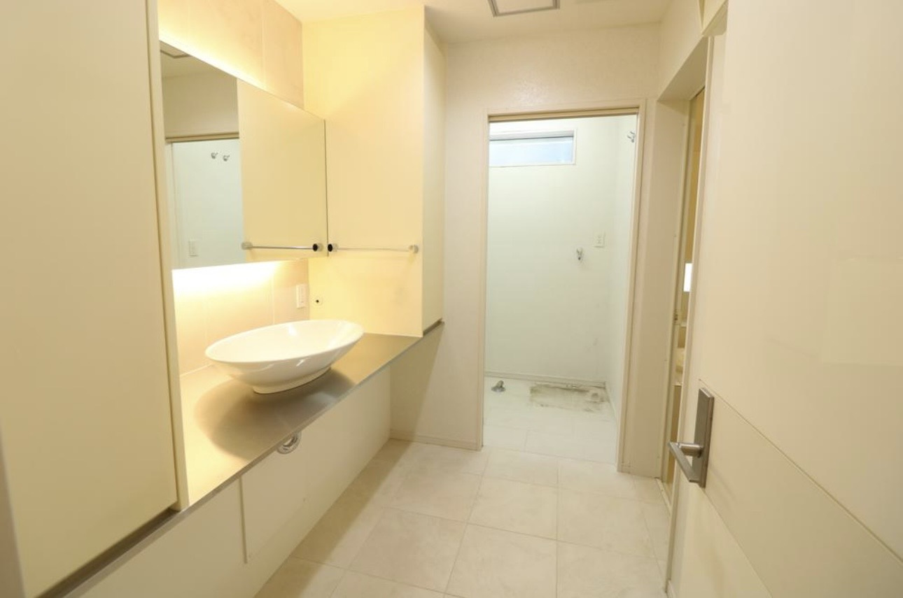 Kamakura Atelier Houseｰ鎌倉市笛田の独立洗面台