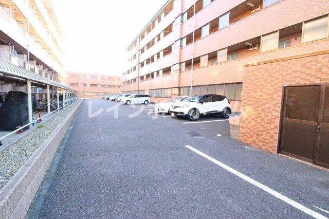 クレオ舞浜Ⅱの駐車場