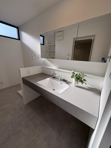 老松町新築プロジェクトの洗面所