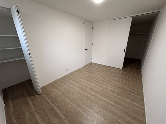 老松町新築プロジェクトの洋室
